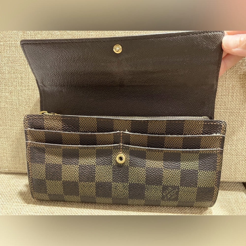Preloved 💯% Authetic Preloved Louis Vuitton Sarah Wallet Damier Ebene pattern - Picture 11 of 16